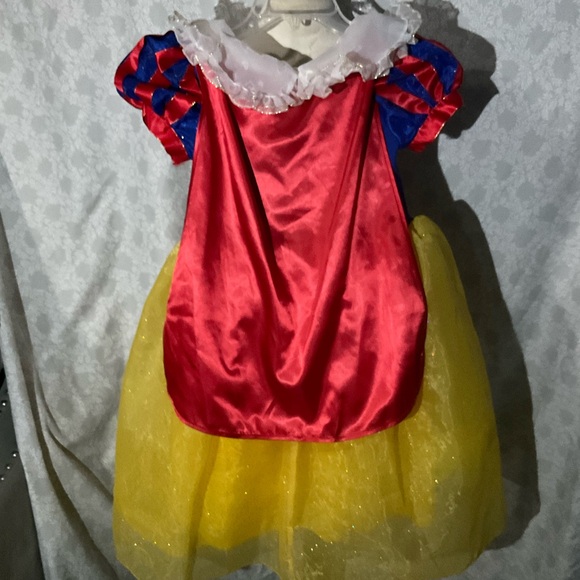 Disney Snow White Costume - Picture 2 of 5